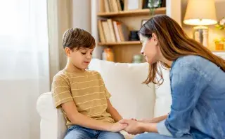 Cómo educar a los chicos para que se sientan seguros sin generarles miedo, según especialistas ¿Cómo hablarle de la muerte a un niño? Una psicóloga explica por qué el silencio no ayuda
