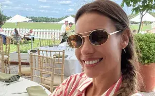 Pampita Ardohain apostó por unn estilismo a rayas