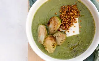 Sopa de brócoli, espinaca y queso