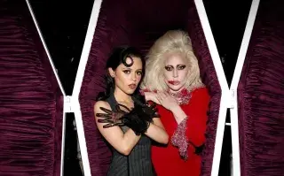 Lady Gag junto a Jenna Ortega en la presentación de la nueva temporada de Merlina