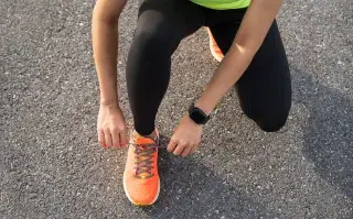 Foto de mujer haciendo ejercicio.