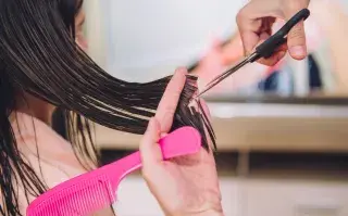Cortarse el pelo según el calendario lunar.