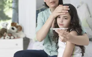 ¿Tu hijo tiene fiebre? Qué hacer (y qué no) para acompañarlo con calma
