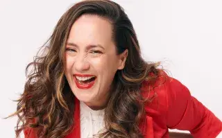 Historias desopilantes, musicales y stand up para pasarla bien y ponerle una sonrisa al invierno. En la foto:Juli Otero en su unipersonal sobre las vicisitudes de las mujeres "madruras"