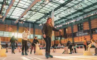 La pista de hielo del Abasto Shopping: precios, horarios y todo lo que tenés que saber para patinar este invierno en Buenos Aires