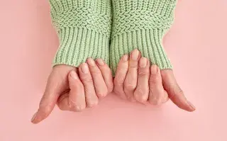 Vuelven las uñas cortas: así se llevan la manicuría minimalista