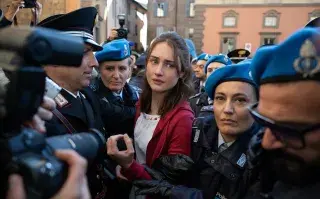 Amanda Knox: una historia retorcida estrenó sus primeros disponibles en Disney+.