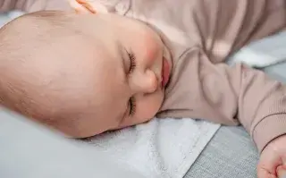 Las horas sagradas: cómo aprovechar el sueño del bebé para cuidar el bienestar de la mamá bebe duerme