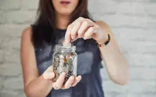 El mejor lugar para poner un frasco con monedas y atraer riqueza, según el Feng Shui