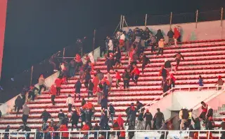 Independiente vs Universidad de Chile, por los 8vos de final de la Copa Sudamericana. Incidentes entre la barra de U de Chile y la barra de Independiente