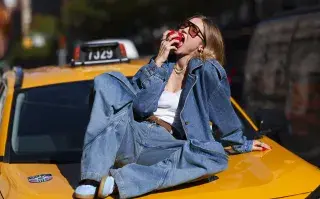 De Hailey Bieber a Taylor Swift: 8 zapatillas que llevan las celebrities y que anticipan las tendencias del 2026