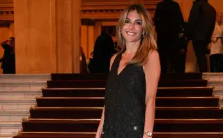 María Belén Ludueña con look total black deslumbró en la gala por los 100 años del Ballet y la Orquesta Estable del Teatro Colón María Belén Ludueña con look total black en el Teatro Colón