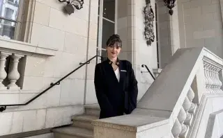 Magalí Brandariz: la primera mujer en liderar Les Clefs d’Or Argentina y referente de la hotelería de lujo