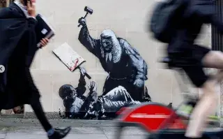 Banksy lo hizo otra vez: su nueva obra en Londres recorrió el mundo por su poderoso mensaje