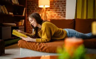 Leer seis minutos antes de dormir reduce el estrés hasta en un 68%