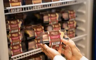 The Cheesecake Factory llegó a la Argentina y es furor: dónde queda y lista de precios.