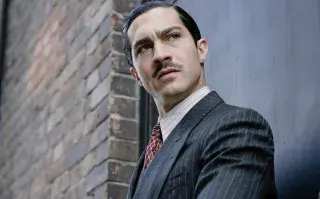El Chino Darín en clave tanguera: así es la nueva serie de Netflix que protagonizará en 2026 Foto del Chino Darín como cantante de tango en la primera imagen de su nueva serie en Netflix.