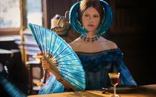 Mia Goth y uno de los grandes cambios en la nueva Frankenstein. 