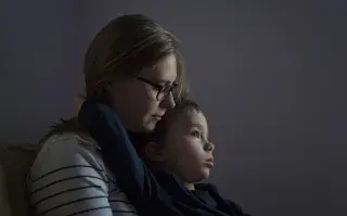 Maternidark: cuando la maternidad se vuelve real (y no perfecta) Mamá dark: el lado oscuro y desprolijo de ser madre.