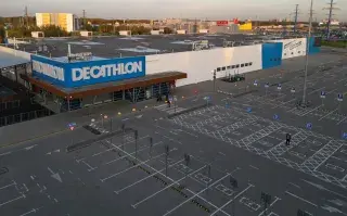 Outfit deportivo: qué tipo de ropa nos vamos a encontrar en Decathlon Argentina.