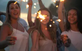 Este Año Nuevo 2026, el blanco cede protagonismo y da paso a una paleta más cálida, consciente y sofisticada.