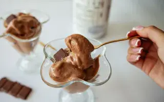 El helado cremoso de chocolate con un ingrediente que no esperabas Helado cremoso de chocolate: una versión saludable, rica y fácil de hacer