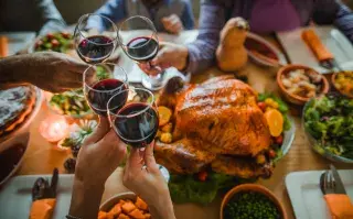 Festejar sin contar calorías: cómo disfrutar las fiestas sin culpa ni control con la comida
