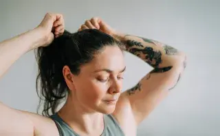 Ola de calor en Buenos Aires: 4 peinados súper fáciles para combatir el frizz y la humedad