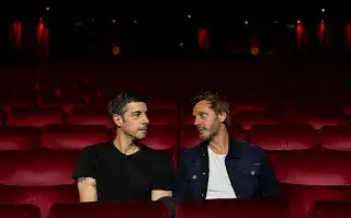 Dos actores consagrados se animan a una historia que desafía prejuicios y promete emocionar: Benjamín Vicuña y Esteban Lamothe llevarán al teatro la intensidad de “Secreto en la montaña”, en una puesta que ya genera expectativa.