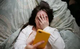 Foto de mujer cansada.