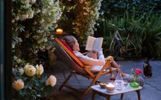 El truco de los diseñadores para que tu patio parezca más grande Foto de patio.