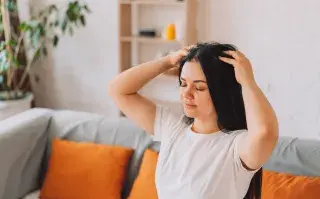 De las puntas al cuero cabelludo: la guía definitiva para cuidar tu pelo en verano.