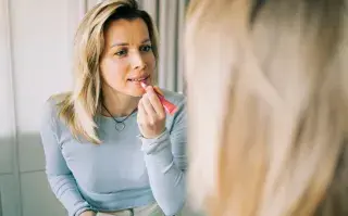 Cómo hacer un make up con un solo producto: el truco viral que simplifica el verano