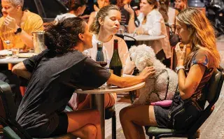 Plan vereda: los mejores spots de la ciudad de Buenos Aires para disfrutar el arte de veredear