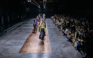 . Mishka fue la encargada de inaugurar la pasarela con un show que celebró sus 25 años.