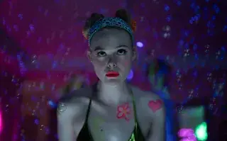 Elle Fanning es una de las protagonistas de Margo tiene problemas de dinero.