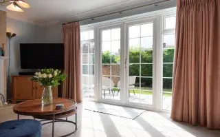 Adiós a las cortinas: 3 ideas originales para renovar tus ventanas con estilo