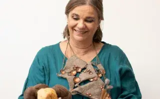 De ganar un concurso en Japón cuando era niña a reinventarse de adulta: la historia de Patti Saporiti, referente del arte textil De ganar un concurso en Japón cuando era niña a reinventarse de adulta: la historia de Patti Saporiti, referente del arte textil