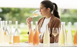 La winmaker Ana Paula Bartolucci, una mujer que abre camino en el mundo de espumosos en Argentina.