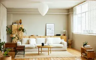 Adiós a los sillones tradicionales: las opciones modernas que ganan espacio en los livings de 2026 GettyImages-1436398636.jpg
