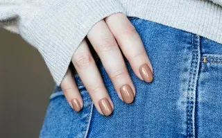Marrón chocolate, bordó y verde oliva son los colores que lideran las búsquedas en redes sociales y los pedidos en los salones de belleza.