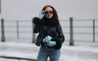 Hola invierno 2026: 3 looks cancheros y abrigados para enfrentar el frío una mujer con ropa de abrigo