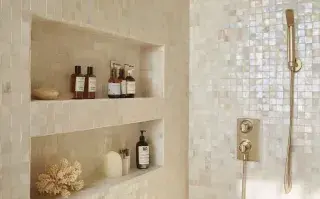 Nichos y espacios de guardado en la ducha: ideas para sumarlos y ganar orden en el baño Nichos y espacios de guardado en la ducha: ideas para sumarlos y ganar orden en el baño