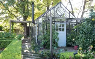 Jardín de invierno: ideas para armar refugios de calor y luz que no cuidan solamente a las plantas jardin-de-invierno Maria-Badaro.jpg