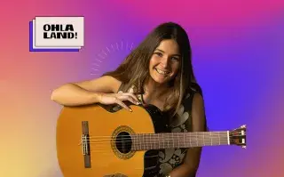 Maggie Cullen: cómo construyó una voz propia dentro de la nueva escena del folklore argentino Maggie Cullen mirando a cámara con una guitarra acústica y un fondo de colores del streaming OHLALAND!