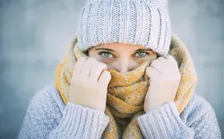 Ojos secos, irritados y cansados: por qué el frío puede afectar tu salud visual y qué hacer para prevenirlo Ojos secos en invierno