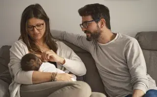 El rol del padre en el puerperio: por qué cuidar a quien cuida es fundamental El rol del padre en el puerperio: por qué cuidar a quien cuida es fundamental