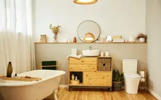 Cómo calefaccionar el baño sin que se dispare la factura de luz: las opciones que mejor funcionan Durante el invierno, el baño suele convertirse en uno de los ambientes más fríos de la casa.