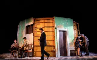 Teatro de invierno: 5 obras para ver en julio Un escenario circular