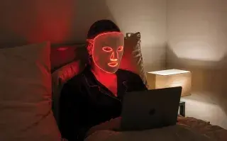 RED LIGHT THERAPY: de máscaras LED a tratamientos corporales, la luz roja es tendencia RED LIGHT THERAPY: de máscaras LED a tratamientos corporales, la luz roja es tendencia
